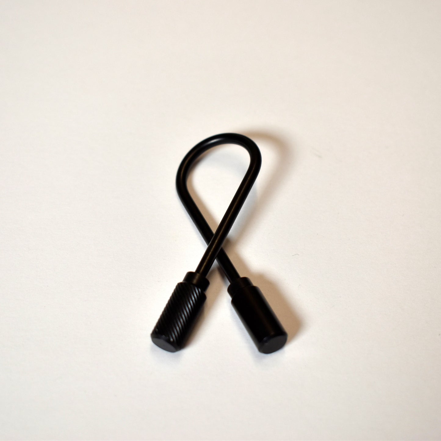 Helix-shaped keyring black