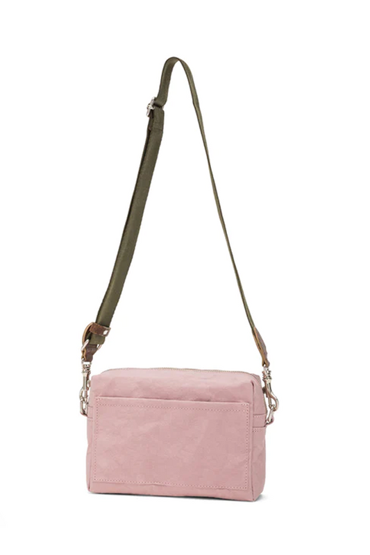 Water resistent crossbody bag made of paper in pink by Uashmama
